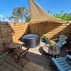 https://le-moutik-du-bord-de-mer-parking-calme-jardin.inbrittany.com